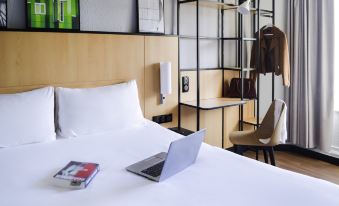 Ibis Paris Eiffel Tower Cambronne 15th
2 Rue Cambronne, 15th arrondissement-Vaugirard, Paris, Ile-de-France, 75015, France