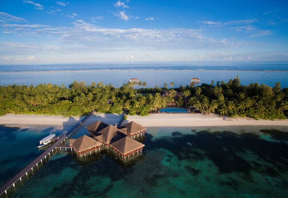 Mercure Maldives Kooddoo Resort 