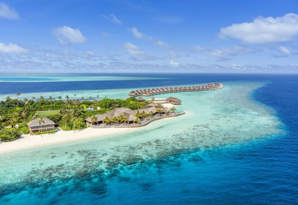 Hurawalhi Maldives Resort 