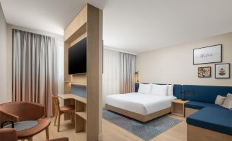 Hampton by Hilton Paris Charles de Gaulle Airport
Opened in 2025
2 avenue Heinz Gloor, Roissy-en-France, Ile-de-France, 95700, France