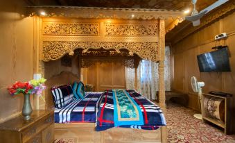 Sikandra Palace Group of Houseboats
Nehru Park, Dal Lake, Ghat Number 17, opposite Police Station, Srinagar, Jammu & Kashmir, 190001, India