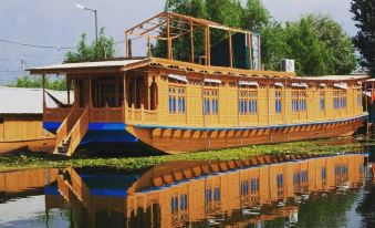 Dilshad Houseboats
Nigeen Lake, East Side, Ashai Bagh, Srinagar, Jammu & Kashmir, 190006, India
