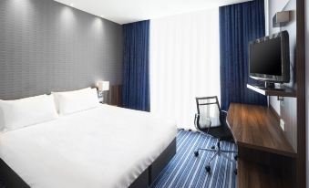 Holiday Inn Express Amsterdam - Schiphol
Jupiterstraat 162, 200, Hoofddorp, Noord-Holland, 2132 HH, Netherlands