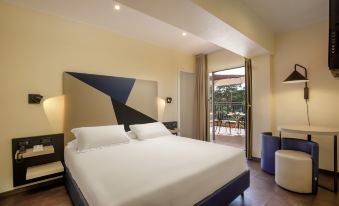 Best Western Globus Hotel
Renovated in 2024
Certified Sustainable
Viale Ippocrate, 119, Nomentano, Rome, Lazio 00161, Italy