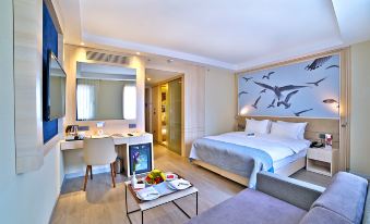 Ramada by Wyndham Istanbul Old City
Turgut Ozal Millet Caddesi 82, Findikzade, Fatih, Istanbul, Istanbul Province 34093, Türkiye
