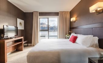Hilton Queenstown Resort & Spa
Kawarau Village, 79 Peninsula Road, Kawarau Falls, Otago, 9300, New Zealand