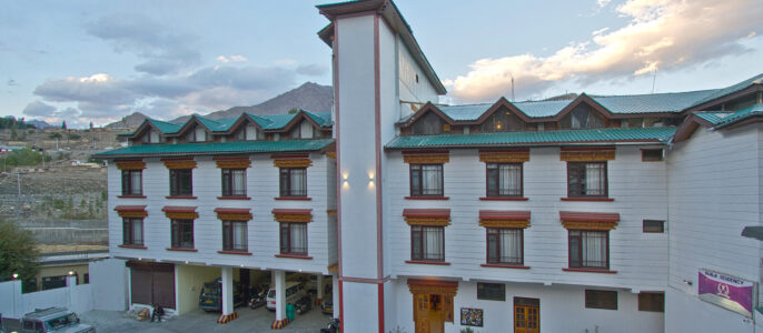 Hotel Zojila Residency Kargil, near Brigade Bagh, Bemathang, Baroo, Kargil, Ladakh 194105