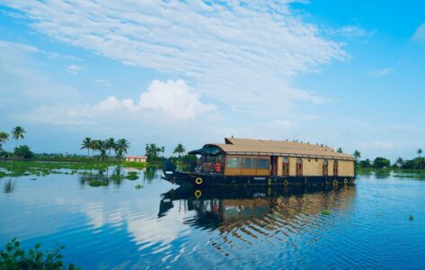 Soma Houseboat